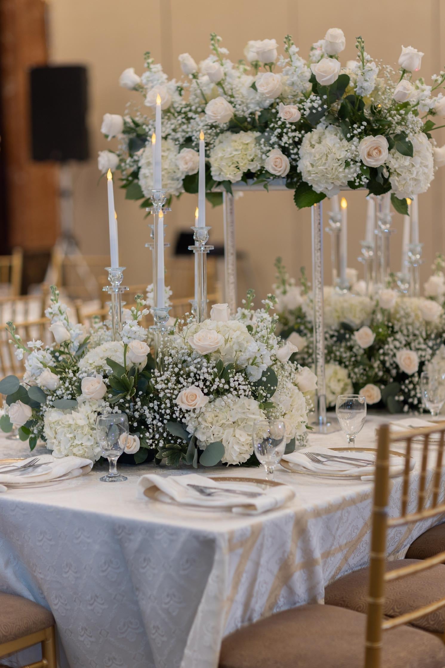 Grand Wedding Ballroom Centerpiece with Crystal 